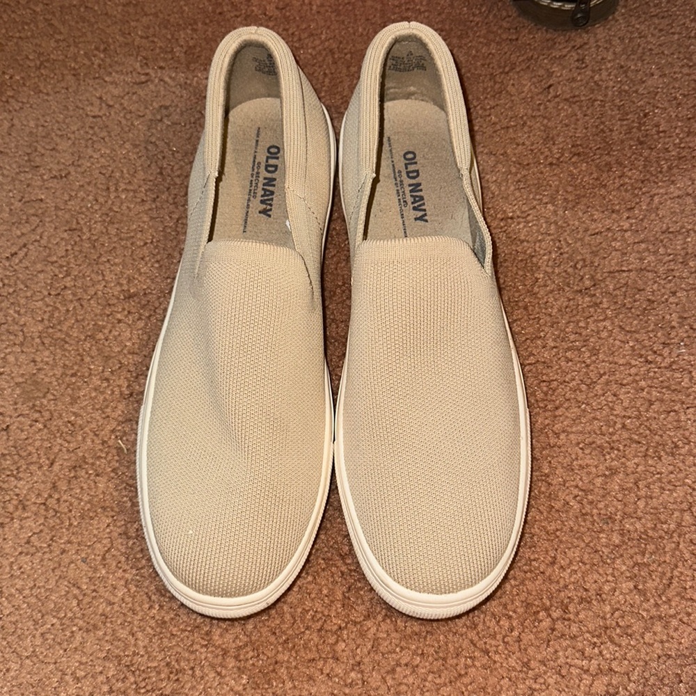 TAN OLD NAVY SNEAKERS
